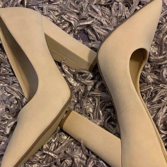 Shoes - Tan block heels